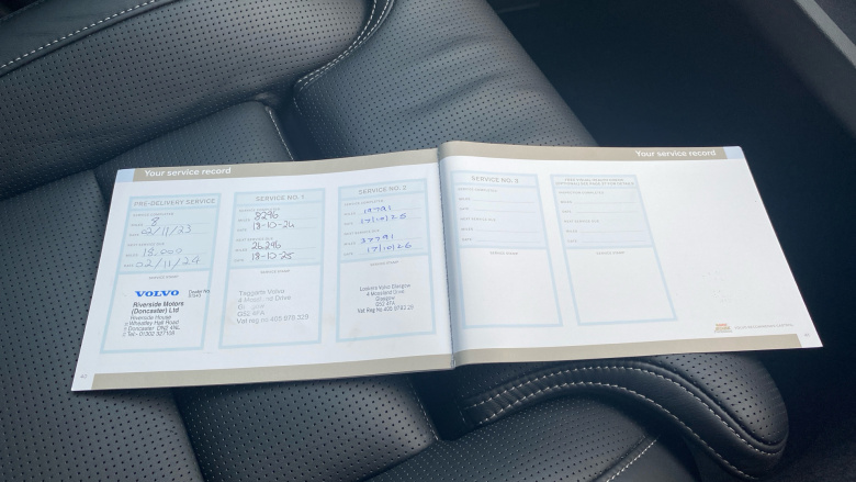 Volvo XC60 2.0 T8 [455] RC PHEV Ultimate Dark 5dr AWD Gtron Estate